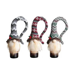 Juego de 3 fundas de punto para botellas de vino de gnomos navideños con gorros largos