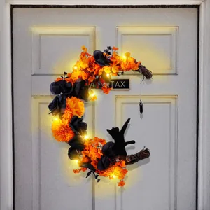 Ghirlanda di Halloween a luna con fiori arancioni neri e sagoma di gatto per la porta