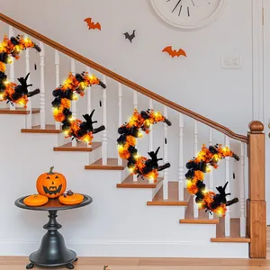 Ghirlanda di Halloween gatto luna con fiori arancioni e luci LED per decorazione