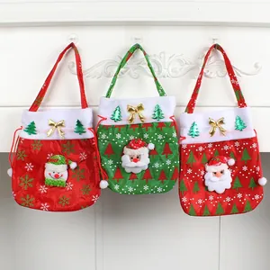 Festliche Weihnachtsstoff-Geschenktüten mit Weihnachtsmann- und Schneemann-Applikationen