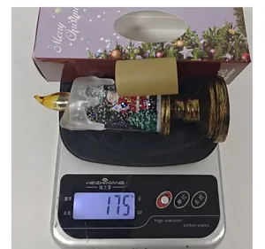 Gewichtsmessung von 175g für die weihnachtliche Weihnachtsmann-Wasserlampe-Dekoration