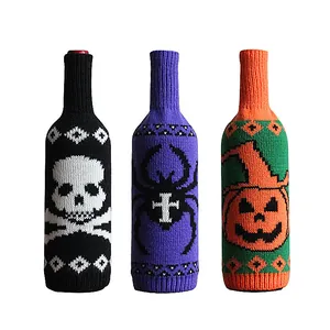 Copribottiglie di vino lavorati a maglia per Halloween con teschio, ragno e zucca