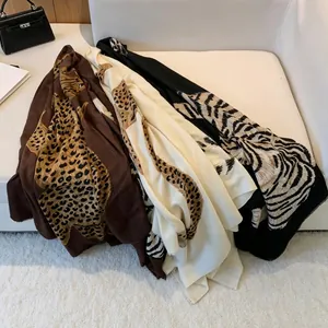 Bufandas de lujo con estampado de guepardo y cebra en tela suave y ligera para mujer.