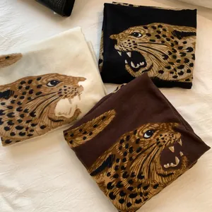 Elegantes bufandas con estampado de leopardo para mujer en estilo retro, en tres colores