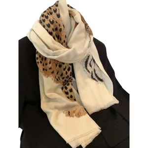 Chal de lujo elegante para mujer con estampado de leopardo y tigre en beige y marrón