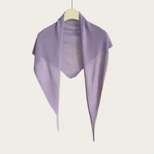 Eleganter lavendelfarbener Strickschal in Dreiecksform für Damen, leichtes Sommeraccessoire