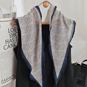 Elegante pañuelo de seda con estampado floral para mujer, azul marino y crema, accesorio moda