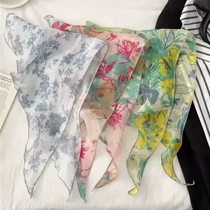 Assortimento di foulard triangolari in lino a fiori stile bosco naturale per donna