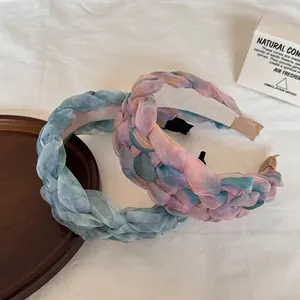 Serre-tête Torsadé en Maille Dégradée de Rêve pour Femmes Bandeau Tressé Sommet de Crâne Haut Accessoire de Cheveux en Gaze Élégant Style Doux