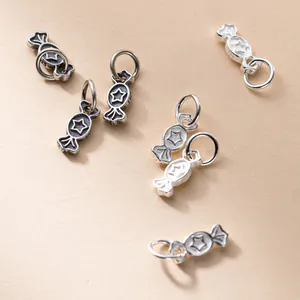 Vista dettagliata di ciondoli a caramella in argento sterling S925 con stelle fai da te