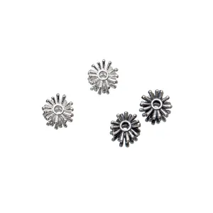 Détail macro de perles d'espacement feu d'artifice en argent 925 pour bijoux DIY