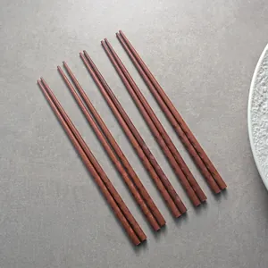 Set aus fünf Paaren japanischer Essstäbchen aus rotem Sandelholz, rutschfestes