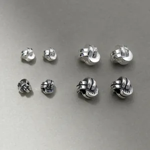 Vue détaillée des perles d'espacement S925 en argent sterling avec nœud triangulaire vintage