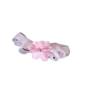 Lindo pasador de pelo con lazo de malla rosa y oso bordado para peinado de niñas.
