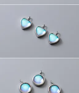 Detailansicht von versilberten Herz- und Rundanhängern mit blauem Mondstein-Inlay