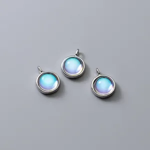 Set mit 3 runden Anhängern aus S925 versilbertem Blaumondstein mit Katzenaugeneffekt