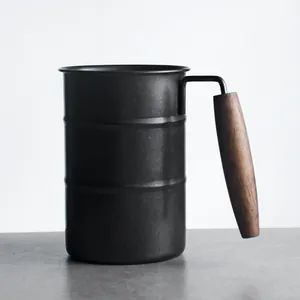 Mug rétro en acier inoxydable noir avec poignée en bois pour le camping
