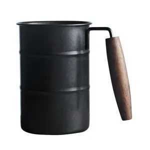 Tasse rétro en acier inoxydable 304 noir avec manche en bois pour café de camping.