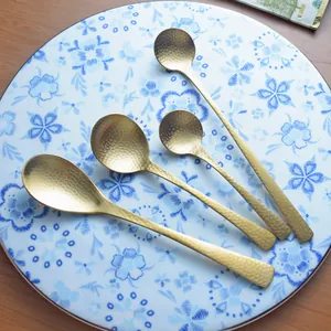 Elegante set di cucchiai dorati in acciaio inox 304 con finitura martellata unica