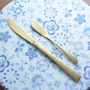 Set di coltello da bistecca e spalmatore in acciaio inossidabile 304 dorato martellato