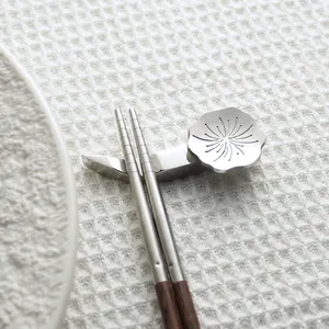 Creative 304 stainless steel plum blossom chopstick rest and cutlery holder for dining