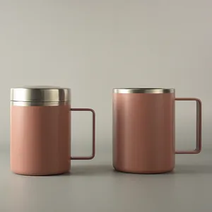 Doppelwandige 316 Edelstahl-Kaffeebecher in Rosébraun auf neutralem grauen Hintergrund