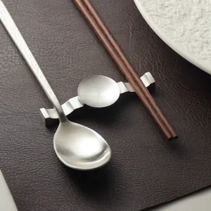 Poggia bacchette di qualità in acciaio inox 304 con supporto cucchiaio su pelle