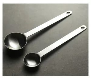 Close-up of 304 stainless steel measuring spoons with 5ml scale engraving