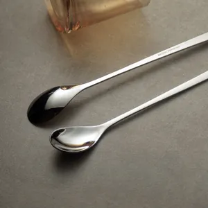 Elegante koffie- en dessertlepels met lange steel van 18/10 roestvrij staal