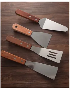 Set of 4 stainless steel spatulas with wood handles for teppanyaki and pizza