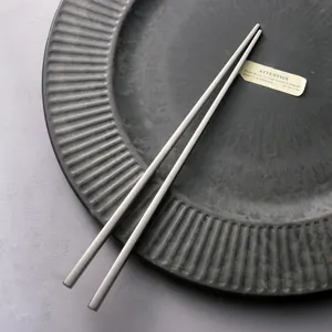 Vintage-Essstäbchen aus 304 Edelstahl mit Snow-Finish und rutschfestem Design