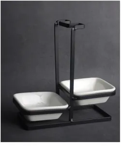 Porte-louche moderne en métal noir avec deux plateaux en céramique blanche pour pot au feu