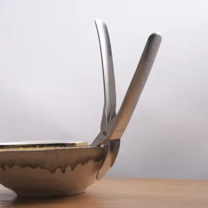 Pinza professionale in acciaio inox 304 per afferrare ciotole e piatti caldi in cucina