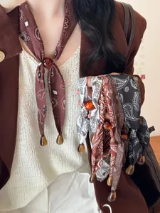 Vintage Paisley-Seidenschal-Halskette mit bernsteinfarbenen Perlen in verschiedenen Farben