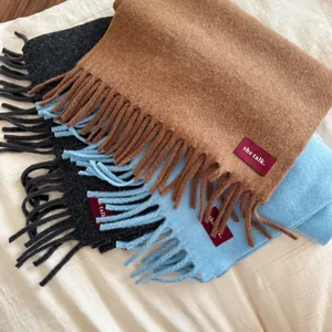 Gemütliche Wollmischung Schals mit Fransen für Damen in Camel Schwarz und Blau
