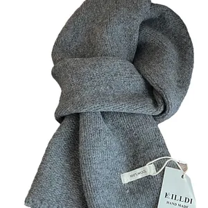 Premium Schal aus 100% australischer Wolle in klassischem Grau für winterliche Wärme.