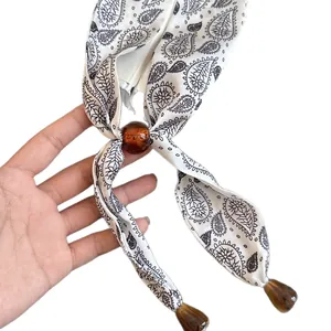 Vintage Paisley Seidenschal-Halskette mit dekorativen Bernsteinperlen für Damen