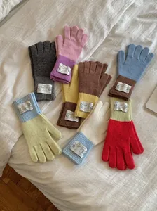 Gants en laine tricotés rétro color-block dans diverses combinaisons de couleurs