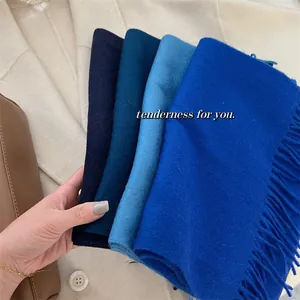 Écharpe douce en 100 % laine australienne en dégradé de bleu avec détails de franges