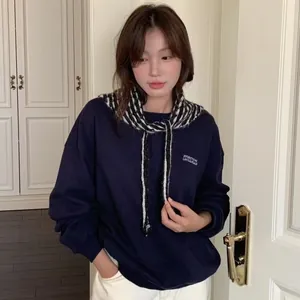 Pañuelo triangular de punto a rayas estilo coreano para looks de otoño en capas