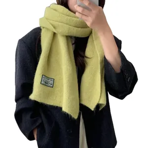 Bufanda de punto verde lima suave para invierno, calentador de cuello cálido y moderno.