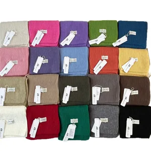 Collezione di 20 sciarpe invernali premium a coste colorate sia per uomo che per donna