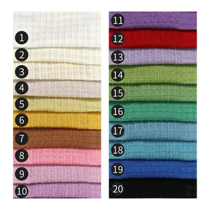 Détail macro de vingt échantillons de tissu tweed colorés avec motif bouclé texturé