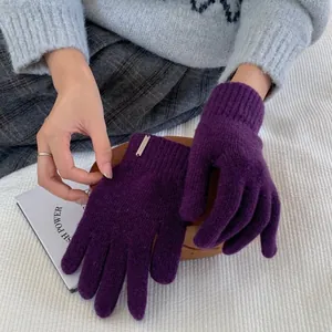 Lilane Strickhandschuhe aus Wollmischung mit Metallemblem für wohlige Wärme im Winter