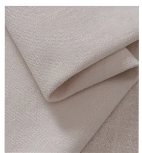 Detalle macro de tela de chenilla beige gruesa con textura suave para fundas sofá