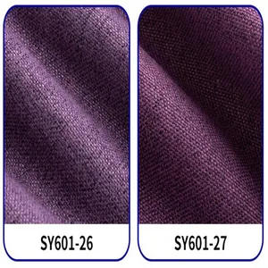 Detaillierte Makroansicht von lila gefrostetem Plüsch-Leinenstoff für Sofas und Taschen