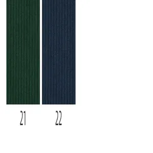 Nahaufnahme von 4,5-Streifen-Cordstoff in den Farben Dunkelgrün und Dunkelblau für DIY