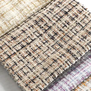 Macrodetail van getextureerde chenille tweed stofstalen in verschillende geruite patronen