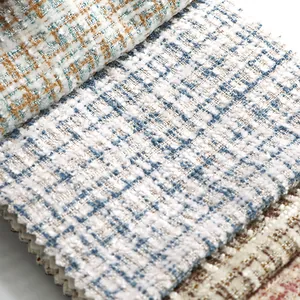 Gedetailleerde macro-opname van de zachte textuur van blauw-wit geblokte chenille stof