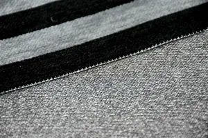 Dettaglio macro del tessuto a maglia jacquard in ciniglia a righe spesse per divani